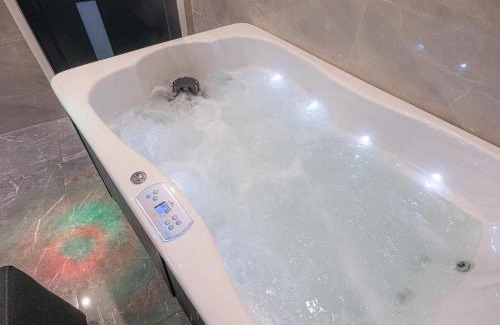 Manosque Apartment | Le lovely - Spa & Jacuzzi