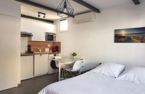 Istres Apartment | Le Lumineux l Clim l Parking l Terrasse l Paisible