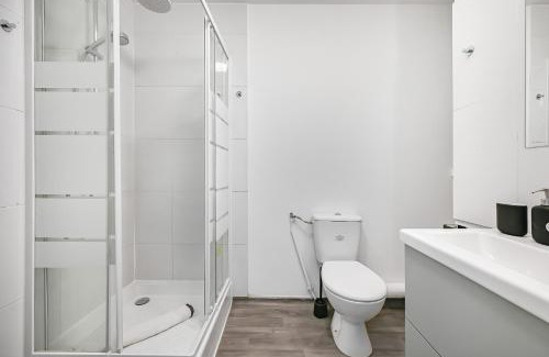 Rosny-sous-Bois Apartment | Le Luna - Studio - Near Paris - RER E - Metro 16