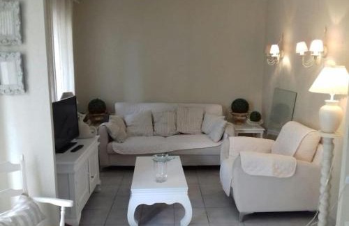 Bessan Apartment | Le Médicis - Centre village calme