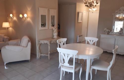Bessan Apartment | Le Médicis - Centre village calme