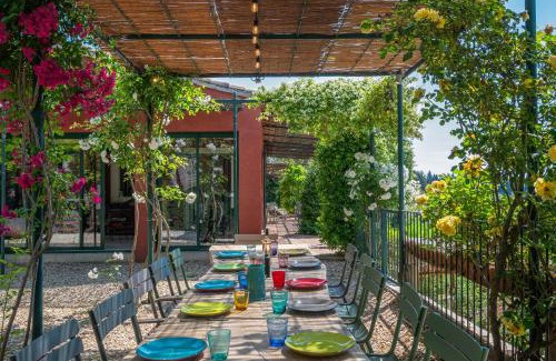 Eyragues Villa | Le Mas Elaïa, votre havre familial avec piscine privée