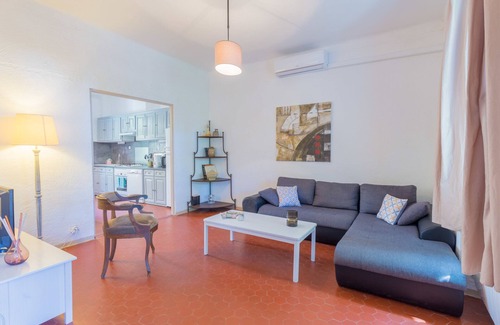 Giens House | Le Mas, Provencal house between sea and vineyards