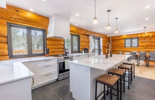St-Adolphe-d'Howard House | Le Massif | Lake Access | Hot Tub | Pool Table