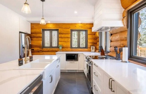 St-Adolphe-d'Howard House | Le Massif | Lake Access | Hot Tub | Pool Table