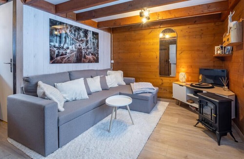 Chamonix-Mont-Blanc Ski Chalet | Le Mazot - mezzanine with nice view