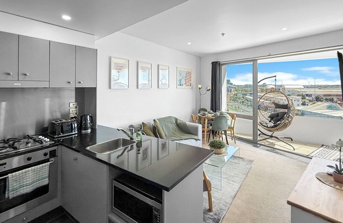 Parnell Apartment | Le Mirage | Stylish Apt inc. Pools, Sauna & more!