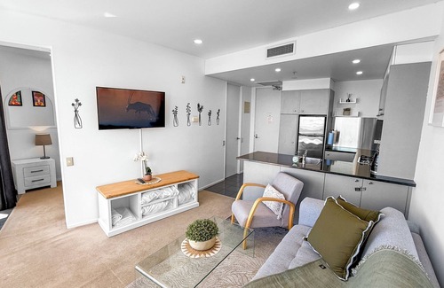 Parnell Apartment | Le Mirage | Stylish Apt inc. Pools, Sauna & more!