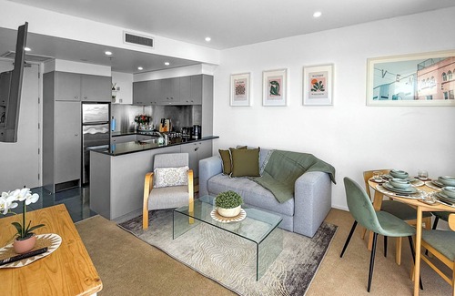 Parnell Apartment | Le Mirage | Stylish Apt inc. Pools, Sauna & more!