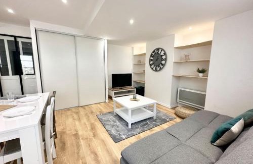 Mont-de-Marsan Apartment | Le Molière - Hyper Centre - Spacieux - Lumineux