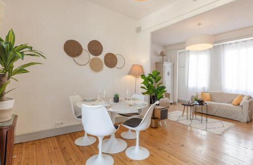 Centre Ville Apartment | Le Monnaie - Appartement lumineux face au Château de Pau