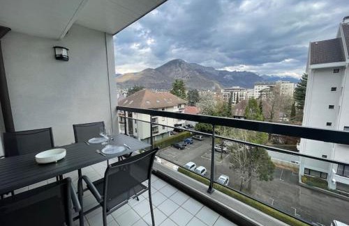 Annecy Apartment | Le Mont-Veyrier, parking et vue