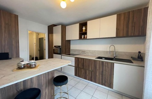 Annecy Apartment | Le Mont-Veyrier, parking et vue