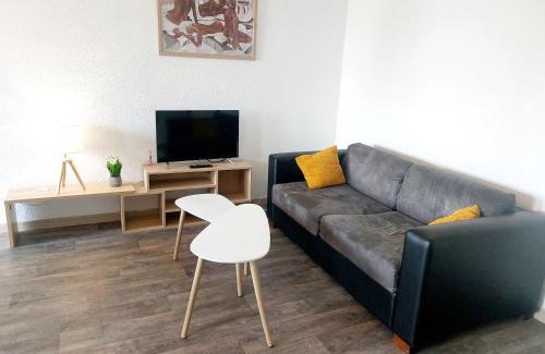 Montauban Apartment | Le Montauriol - Logement avec terrasse - Piscine -Tennis - Place de parking privée