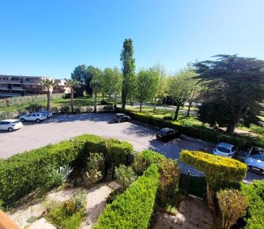Saint-Cyprien Plage Apartment | Le nid des Oliviers