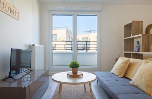 Saint-Cyr-l'Ecole Apartment | Le Péruvien - Saint-Cyr-L'Ecole - Free Parking