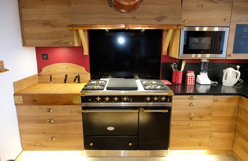 Thollon-les-Memises Ski Chalet | Le P'tit Suisse - 4* Savoyard chalet with lake view - 4 bedrooms, 2 bathrooms and sauna
