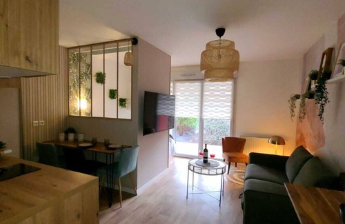 Saint-Christophe de la Foret Apartment | Le Parc, Logement de Charme Avec SPA Privatif