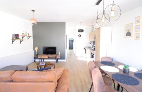 Bergerac Apartment | Le Patio - Spacieux T3 avec climatisation et jardin privatif