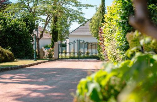 Sarge-les-le-Mans Villa | Le Patis et sa piscine