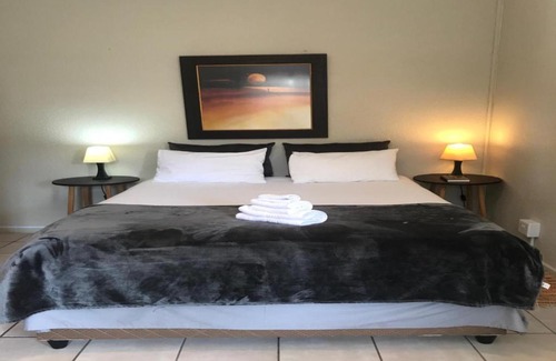 Durbanville House | Le Petit Chateau Guest House