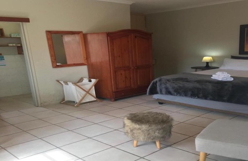 Durbanville House | Le Petit Chateau Guest House