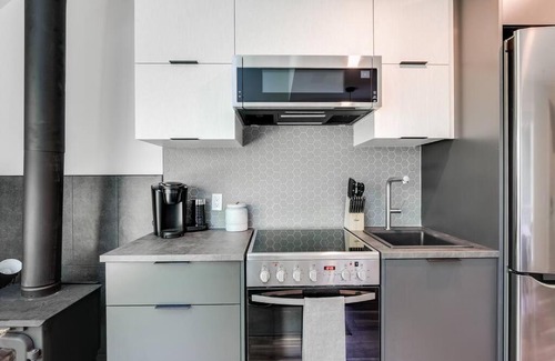 Mont-Tremblant Ski Chalet | Le Petit Condo B - Ski In/Ski Out Mont-Tremblant