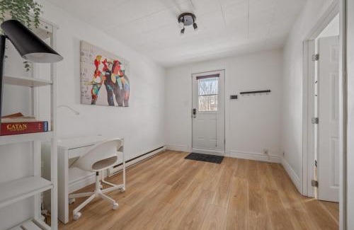 Maizerets Apartment | Le Petit Cozy, 1 CH, Bureau, Enfant-Jésus
