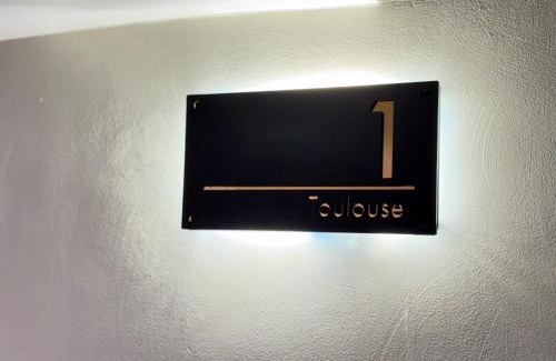 Zaragoza Old Town House | Le Petit Hostel