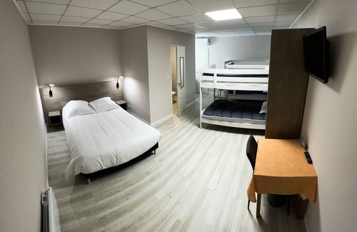 Beaumont-en-Veron Hotel | Le Petit Logis