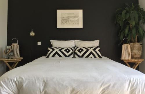 Saint-Coulomb Apartment | Le Petit Lupin
