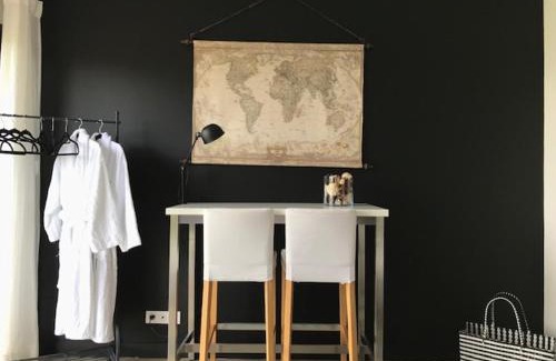 Saint-Coulomb Apartment | Le Petit Lupin