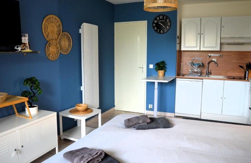 Courseulles-sur-Mer Apartment | Le Petit Matelot, studio fonctionnel avec loggia