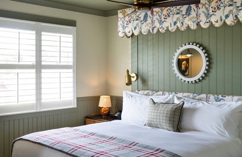 Golden Rectangle Hotel | Le Petit Pali at 8th Ave