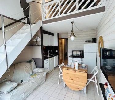 Bourgenay Apartment | "LE PETIT PARADIS" Appartement duplex, vue mer et port, 5 personnes, accès parc aquatique gratuit