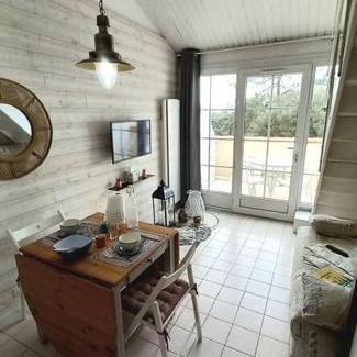 Bourgenay Apartment | "LE PETIT PARADIS" Appartement duplex, vue mer et port, 5 personnes, accès parc aquatique gratuit