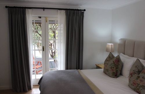 Franschhoek Bed & Breakfast | Le Petit Paris