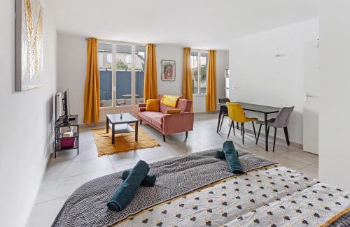 Pilotiere Apartment | Le Petit Patio - Rénové, paisible et proche centre