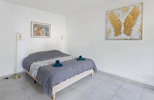 Pilotiere Apartment | Le Petit Patio - Rénové, paisible et proche centre