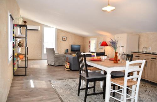 Malaucene Apartment | Le pigeonnier