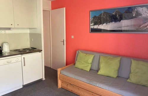 Le Pleynet Apartment | Le Pleynet: 2P Cabin, 30m², 6 pers, 300m from slopes, balcony, elevator