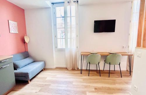 Agen Apartment | LE QUAI 3 - Studio neuf LUMINEUX CALME - CLIM - WiFi - Gare à 200m