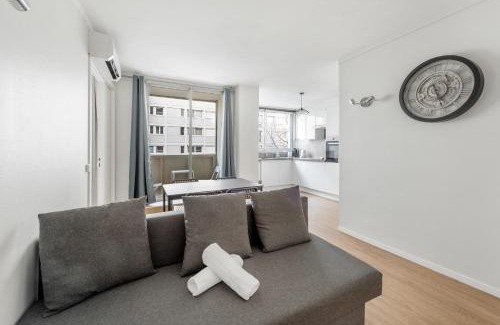 Republique - Tolstoi Apartment | Le racine - 2 bedroom apartment with balcony Villeurbanne center