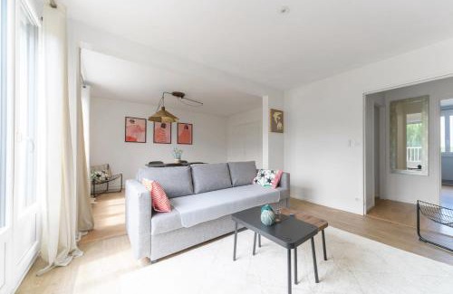 Vichy Apartment | Le Raymond - Appartement proche du centre sportif, des rives de l'Allier et du centre-ville - parking