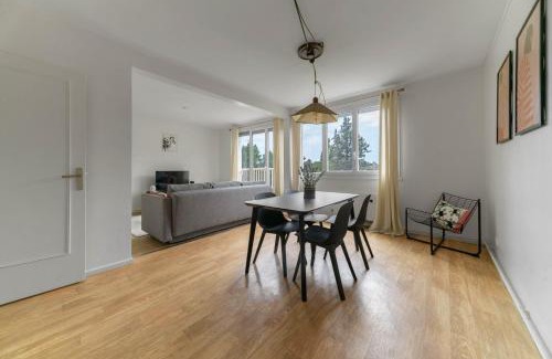 Vichy Apartment | Le Raymond - Appartement proche du centre sportif, des rives de l'Allier et du centre-ville - parking