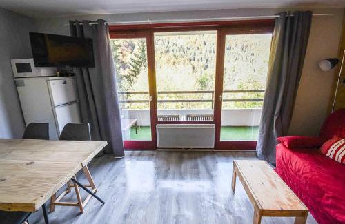 Saint-Jean-dʼAulps Apartment | Le Relai S31 - Grand et lumineux studio avec coin montagne 4-6 pers, tout équipé, avec WIFI, à 30m des pistes avec un grand balcon, DRAPS NON COMPRIS