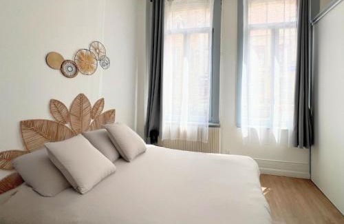 Saint-Omer Apartment | Le Repaire des 12- Hypercentre, jardin, idéale groupes, 5 chambres 5 salles de bain