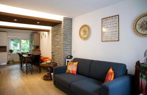 Lesa Apartment | LE RONDINI - Courtyard apartment with balcony & terrace