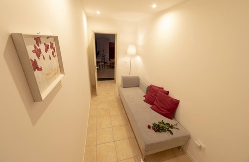 Livorno Cabin | "Le Rose" family room with private en-suite bathroom