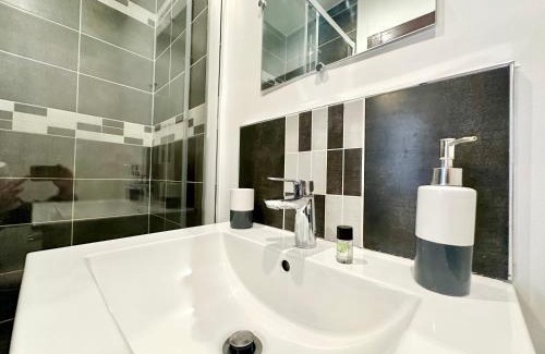 Limoges Apartment | Le Safari, central et cosy